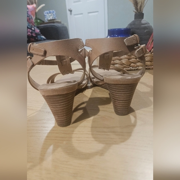 FRANCO SARTO Leather Tan Wedges with Elegant Straps. Size 10 - Picture 6 of 13